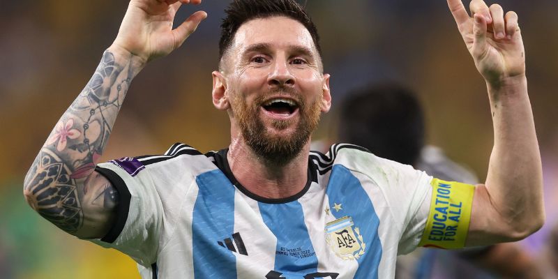 Lionel Messi nằm trong top 3 cầu thủ vĩ đại nhất